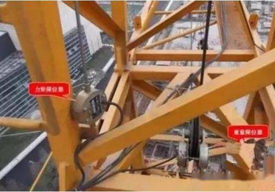突发 厦门50层在建工地发生塔吊倒塌事故 视频中有坠落