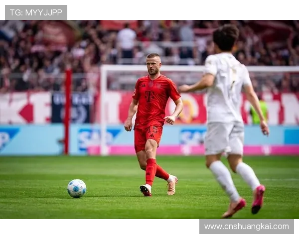 德甲新赛季新援大揭秘:球队引入明星球员,备战冲击冠军态势分析